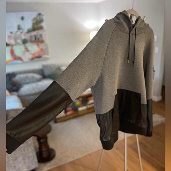 Mens DKNY pullover hoodie - Picture 2 of 5